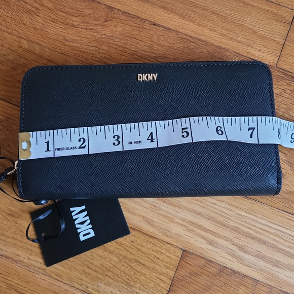 Dkny Vela large Zip around Wallet - Picture 8 of 14